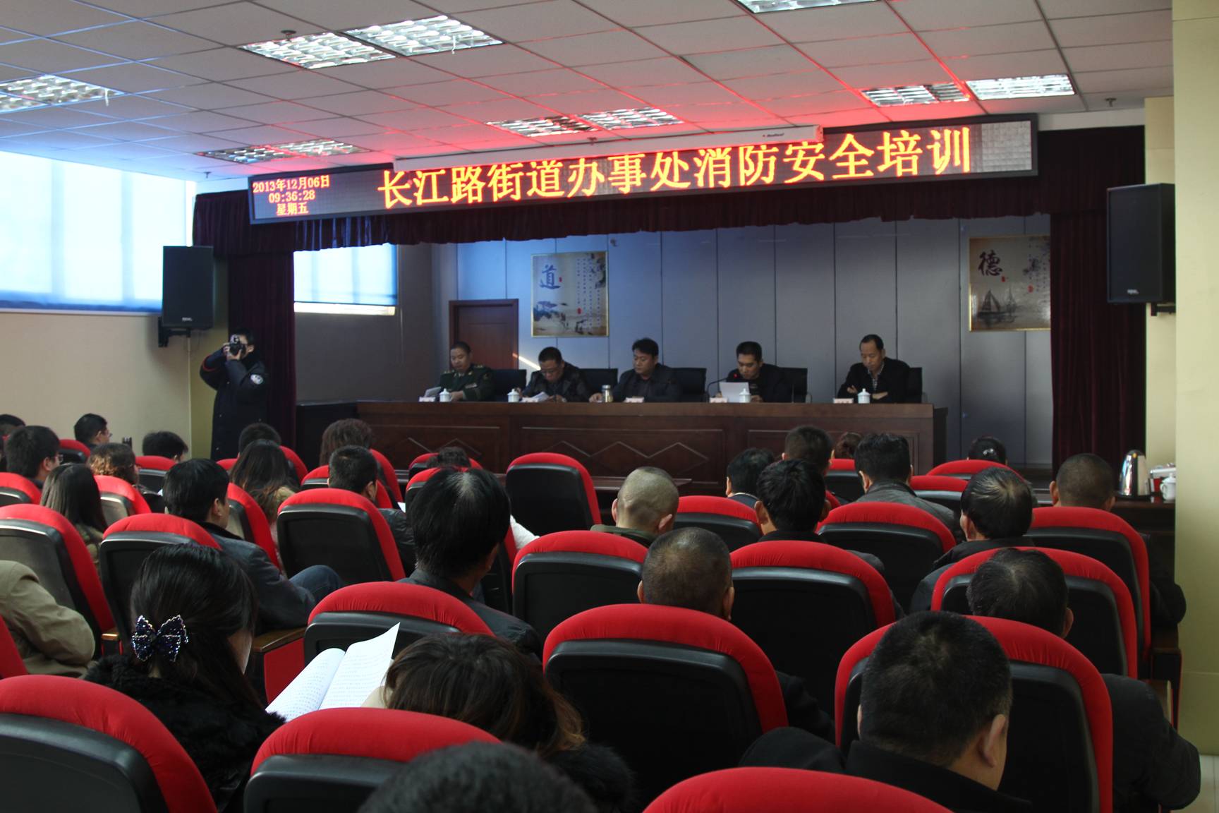 二七区长江路街道组织辖区非公企业开展消防安全培训(图1)