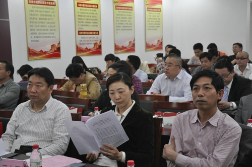 郑州市召开非公有制经济人士党的群众路线教育实践活动暨理想信念教育实践活动推进现场会(图2)