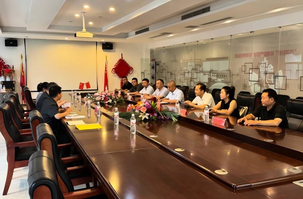 中牟新区工商联 开展“法护联助 润企兴商”活动(图1)