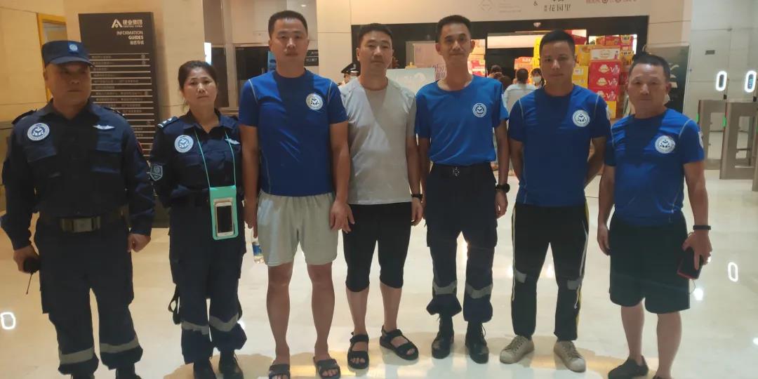 郑州市南平商会抗洪救灾献爱心在行动（一）(图4)