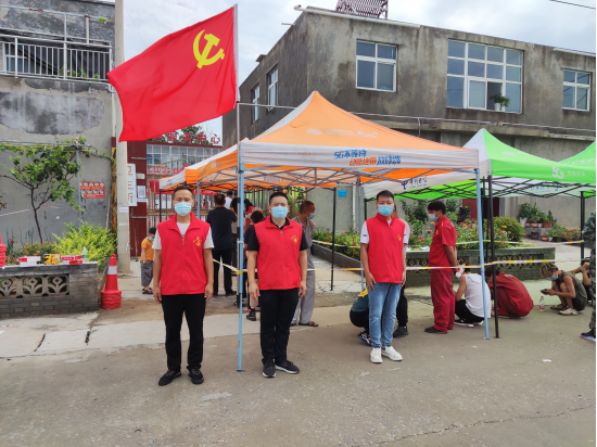 荥阳市工商联：让党旗在防疫一线高高飘扬(图5)