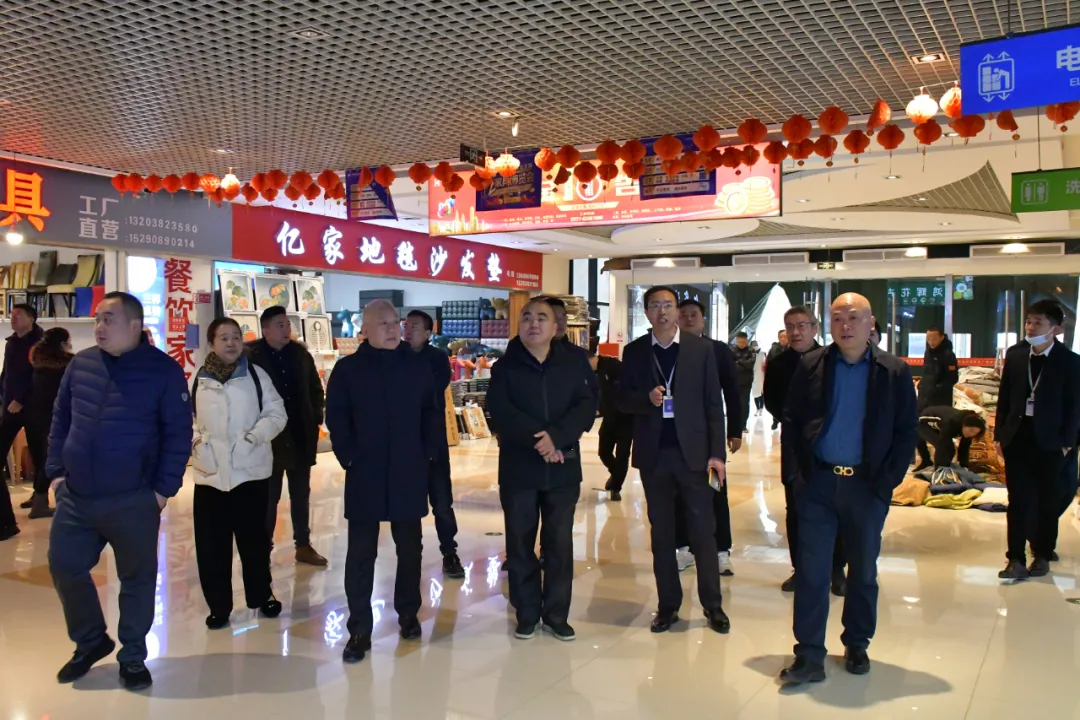 郑州市家居装饰设计商会领导一行莅临鸿辉参观指导