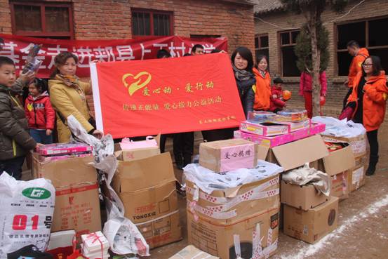 管城回族区东大街办事处组织辖区非公经济人士开展爱心活动(图1)