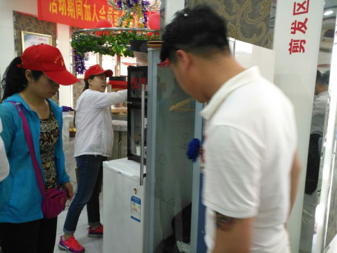 非公经济、新阶层志愿人士参与金水区文化路街道“六小”整治工作(图2)