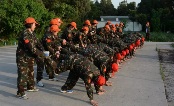 激发正能量 活力杨金人(图2)