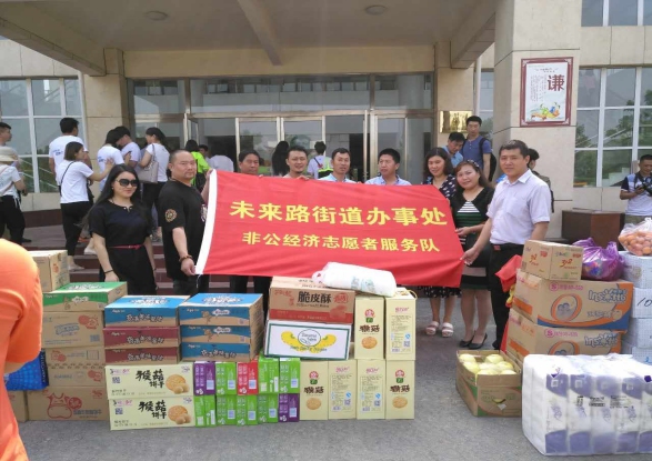 金水区非公经济志愿者到儿童福利院慰问(图2)
