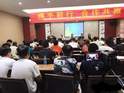 惠济区工商联：郑州床上用品商贸城 特聘电商专家莅临培训(图1)