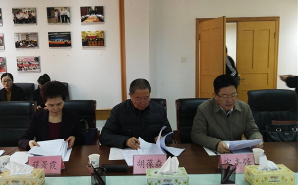 郑州市组织非公经济代表人士集体学习全国工商联十二大精神(图2)