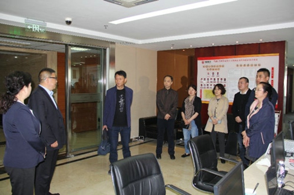 管城区政协工商联组委员赴华融证券郑州营业部调研(图1)