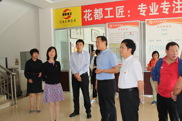 二七区委常委、统战部长唐莉军到非公企业进行实地调研走访(图1)