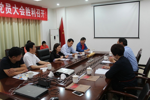 二七区委常委、统战部长唐莉军到非公企业进行实地调研走访(图2)