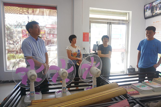 调研脱贫攻坚 提出发展方向(图1)