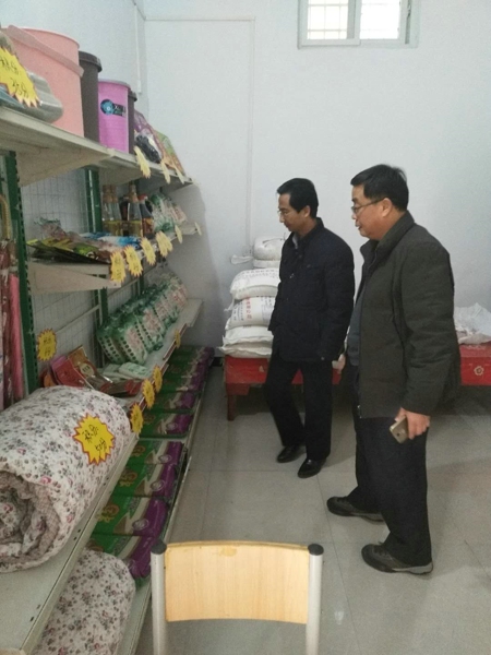 登封市工商联到帮扶村走访慰问(图3)