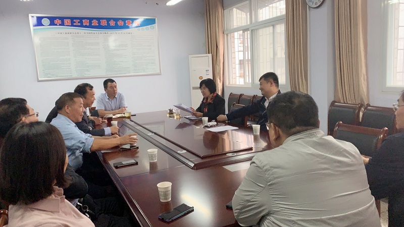 荥阳市工商联党组理论学习中心组组织开展“不忘初心、牢记使命”主题教育集中学习研讨活动(图1)