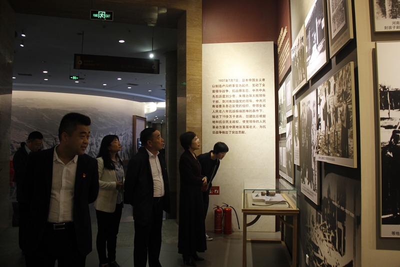 新郑市工商联参观中原英烈纪念馆重温入党誓词(图3)