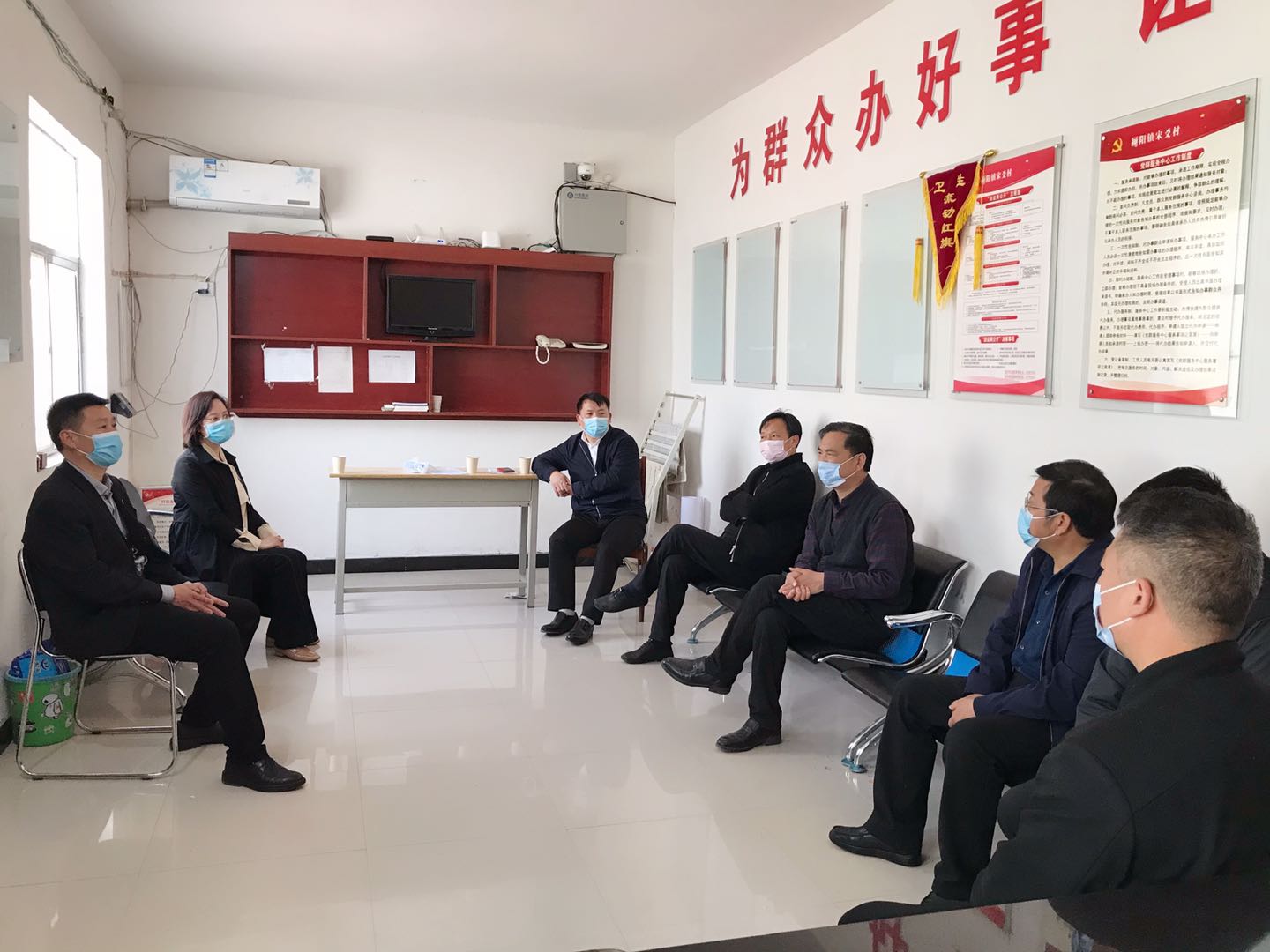 郑州市工商联副主席许元浩一行到颖阳镇宋窑村调研产业扶贫(图1)