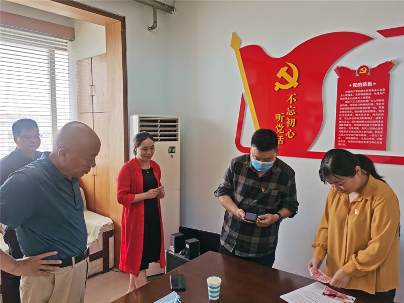 新郑市工商联党支部召开“弘扬劳动精神 争当出彩先锋”主题党员会议(图3)