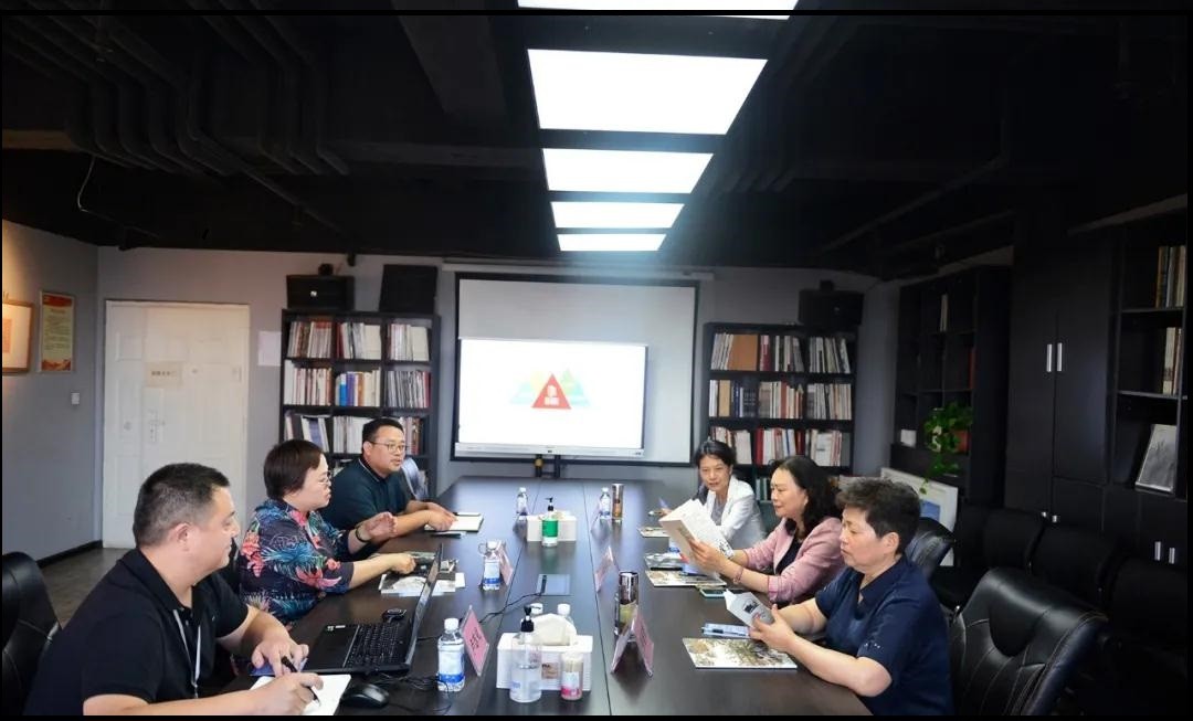 郑州市政协副主席岳希荣一行莅临金水区会员企业博雅文化产业集团考察调研(图1)