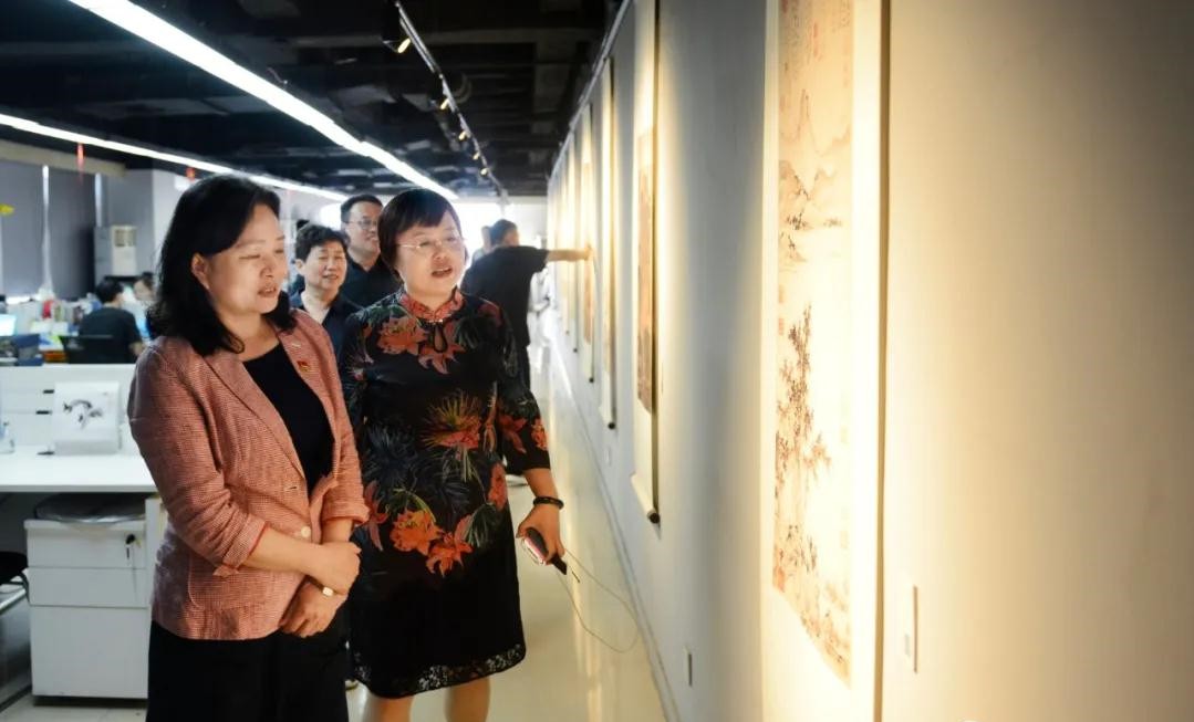 郑州市政协副主席岳希荣一行莅临金水区会员企业博雅文化产业集团考察调研(图2)