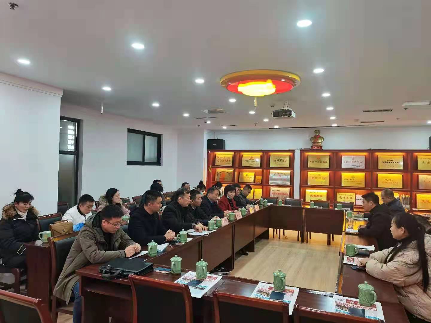 荥阳工商联组织企业家调研郑州市温州商会(图2)